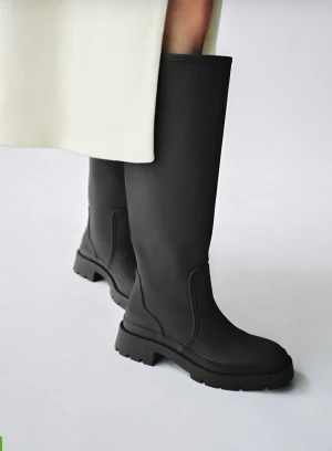 Zara gummerade stövlar - Stövlar från zara. Använda vid ett tillfälle. Inget slitage eller skador - nyskick. 