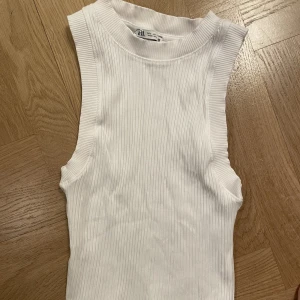 Vit topp - Aldrig använd 
