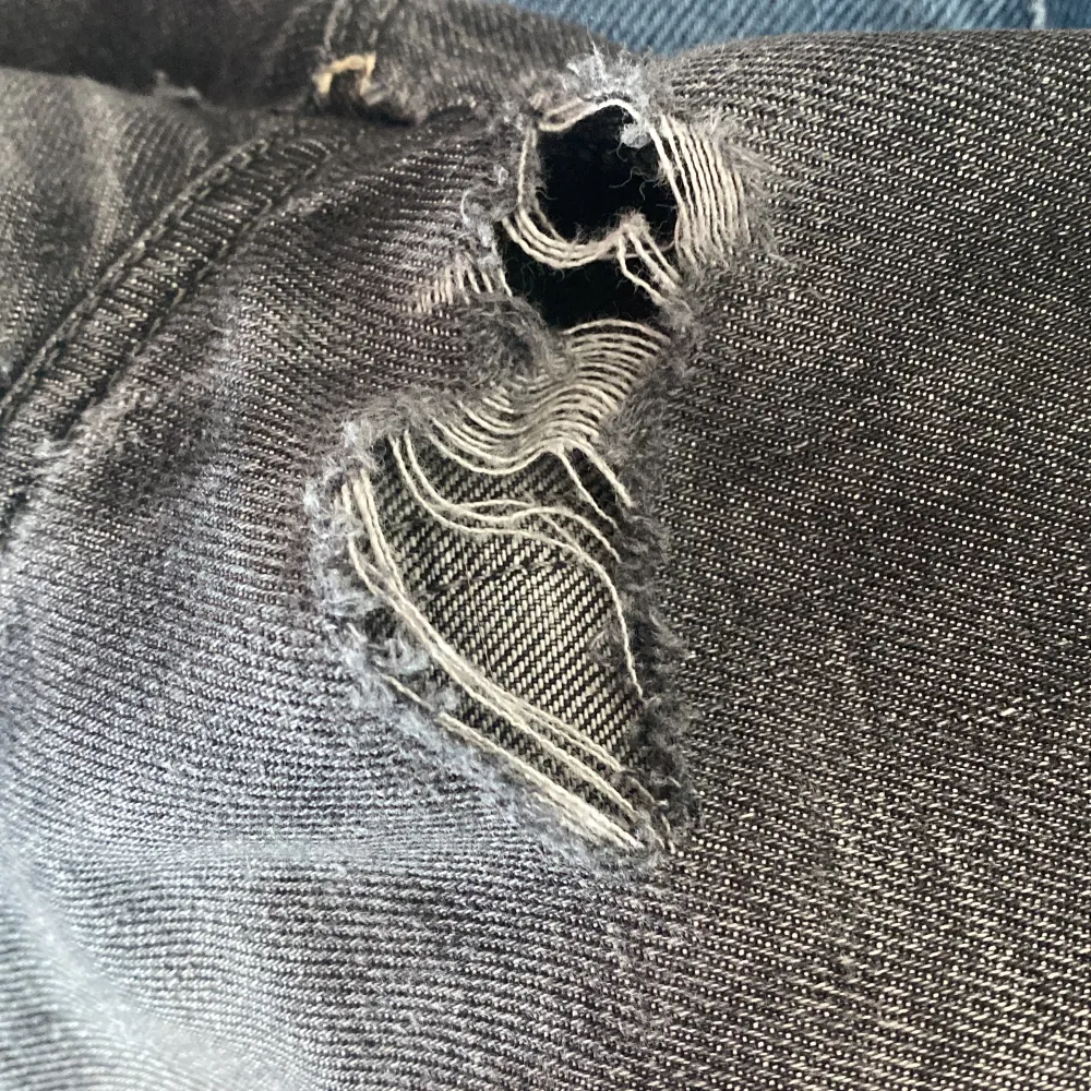 Säljer dom finaste diesel jeansen som jag köpte på plick, var mina favorit jeans men är nu tyvärr för små, det finns ett hål som är lätt att fixa med rätt utrustning . Jeans & Byxor.
