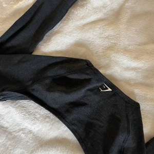 Gymshark - Tröja som går över armarna från gymshark helt oanvänd strl S super fin💕