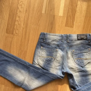 Jeans - Lågmidjade och utsvängda! 