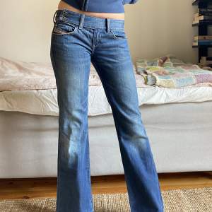 Jätte snygga diesel jeans som tyvärr är för små för mig! Jag är 170 och dem är lite korta på mig! 