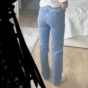 High waist zara jeans som inte passar mig. Skriv vid intresse😊 storlek 32