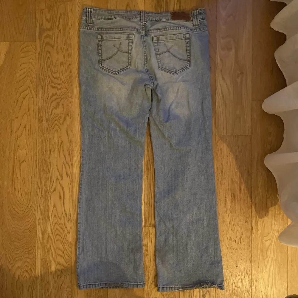 Bootcut/straight lågmidjade jeans. Jeans & Byxor.