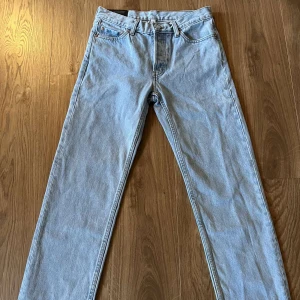 Helt nya weekday jeans - Ett par nya weekday jeans med taggen kvar. köpta för 600 nypris 300kr stolek 28/32