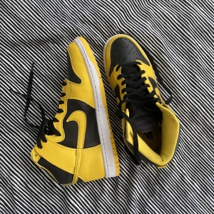 Nike Dunk High VARSITY MAIZE - Condition: 9.5/10 (Used 3 times).  Comes with OG box and laces. 