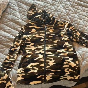 Tjocktröja - Jätte fin och mysig tjocktröja från Gina tricot storlek S