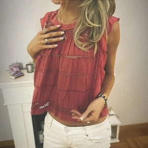 Isabel Marant Étoile topp med mönster - Säljer min Isabel Marant Étoile topp i corall färg🥰 älskar denna och passar bra t allt 💋