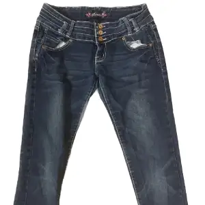 Low Rise skinny jeans i storlek L (men passar som S) midjemåttet är 79/80 och innerbenslängden är 81