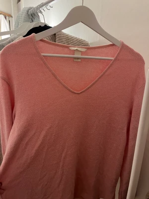 Rosa tröja - Rosa tröja som ej kommer till användning! Köparen står för frakt!💌