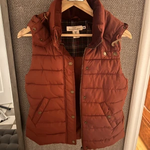 Väst - Så fin och skön men kommer tyvärr inte till användning !