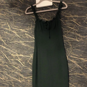 Grön jul klänning  - En mysig klänning nu till julen med väldigt mjukt matrial.