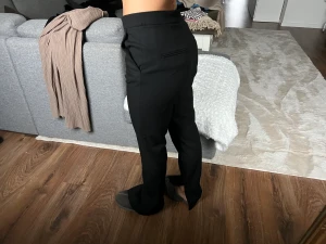 Zara kostymbyxor  - Kostymbyxor med slit, för stora för mig!