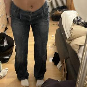 Skriv för bättre bild. Lågmidjade jeans storlek s  Only 