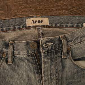 Jeans från Acne!! Svin snygga men har tyvärr växt ur dem💕 köpte dem för 800 kr på en secondhand butik. 