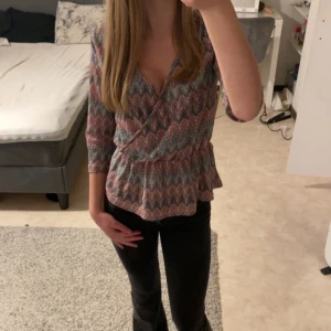 Trekvartsärmad tröja - Säljer denna jätte snygga tröja då jag tycker den är lite stor för mig 