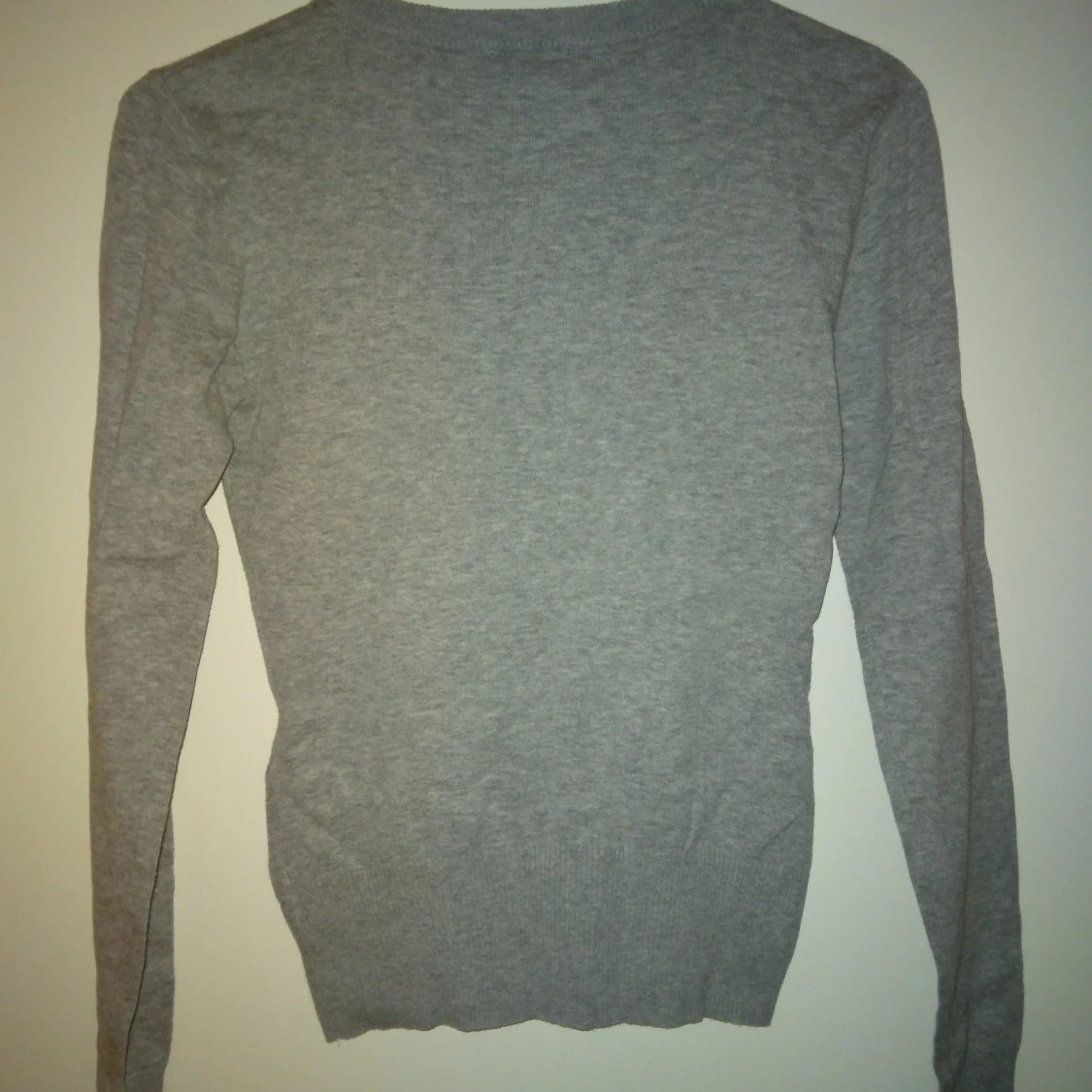 Grå kofta med stora knappar. Mjuk Bomull. Strlk: 34 / XS.  - 1