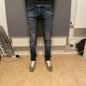 Jack and jones jeans - Säljer ett par feta jack and jones jeans. Storleken är 31/34 och modellen är 185cm. Nypris ligger runt 899kr. Finns i DM för fler frågor!
