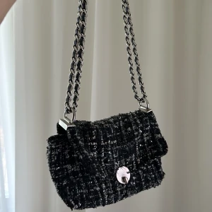 Handväska twiltad  - Superfin, gott skick.