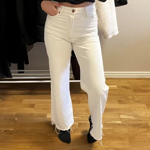 Vitajeans - Säljer dessa fina Vitajeans från h&m, älskar dem men de passar tyvärr inte mig längre. Pris kan även diskuteras🤍