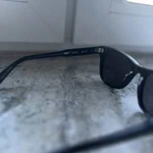 Chimi #007 - Fina Chimi solglasögon i färgen BERRY #007🖤Små skavanker som knappt syns.. köparen står för frakten.