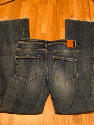 Bootcut jeans - Lågmidjade Bootcut jeans i stl 36 från Zara. De är i bra skick och sitter som en smäck . 