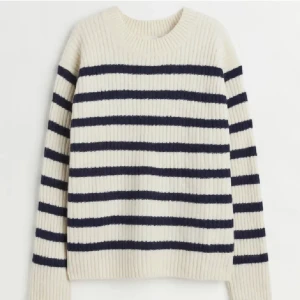 Stickad tröja - Aldrig använd 