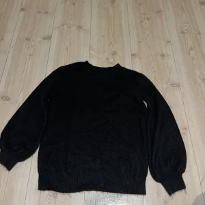 Stickad tröja  - En stickad tröja från peices