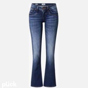 Blå ltb jeans i modellen valerie. Säljer då dem är lite för stora på mig 💕 Bra skick! Nypris 799 kr💕  Skriv för fler bilder 