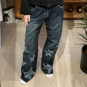 Jeans med stjärnor - Coola baggy jeans!