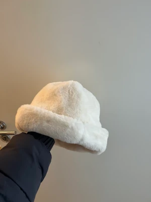 Pälsmössa - Från Urban Outfitters   ONE SIZE