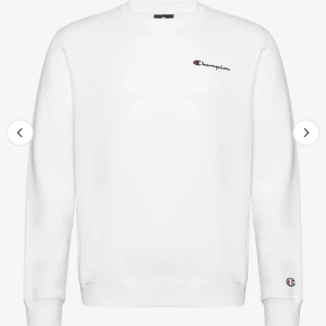 Champion tröja - sweatshirt! Ny skick! Super snygg och varm! Perfekt till vintern. Nypris 500!❤️‍🔥kan diskutera pris!