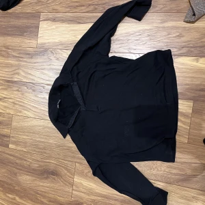 Tröja från Zara - Tröja med button down nacke