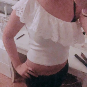 Zara topp - Supersöt topp ifrån zara, säljer då den inte används💗🪩