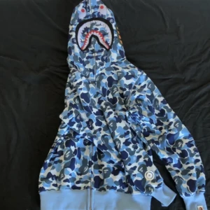 Bape hoodie  - Bape hoodie st S  1000kr pris kan diskuteras 