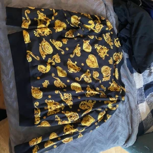 Tröja säljes  - Säljer denna fina tröja som är använd ett fåtal gånger i storlek M men funkar som L pris kan diskuteras för snabb affär.