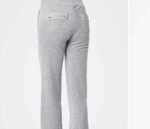 JUICY BYXOR  - Jätte fina juicy byxor som jag inte får användning av längre hör av er om ni vill ha bilder eller lägga ett prisförslag är det bara att kontakta 