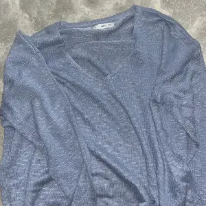 Blue-gray colour very cute knitted thin sweater. Never worn. Great condition. Original price: 399KR Looks good on M people.