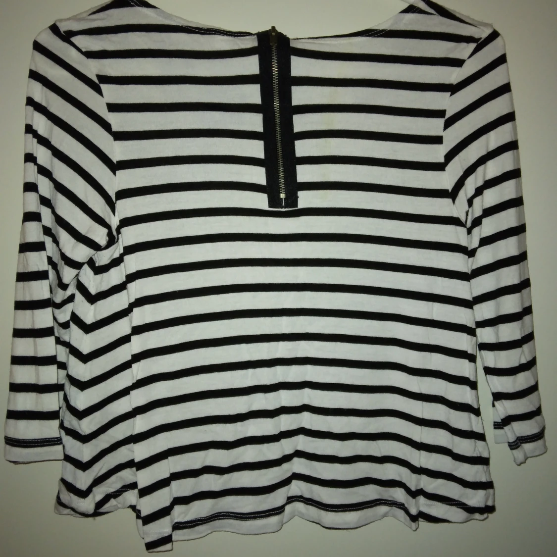 Randig topp med dragkedja i nacken. Lindex. Viskos. Strlk: 170 cl / XS.