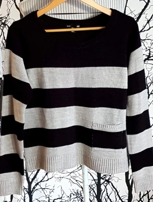 H&M tröja , knappt använd Stl M  - Jättefint skick!  