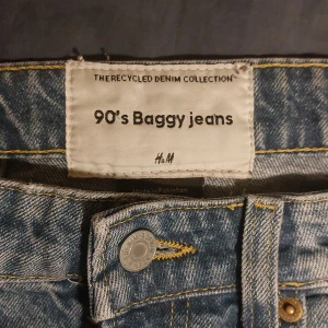 Jeans - Säljer "90s baggy jeans" från h&m. Dem passar mig tyvär inte längre men dem är snygga och i bra skick!