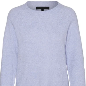 Blå stickad tröja - Säljer denna superfina tröjan i nyskick som ej säljs längre men som är väldigt lik veromodas tröja🩵❣️