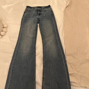 Superfina jeans - Supersnygga bootcut jeans från aeropostale i USA har inte kommit till användning för mig och är därav i nyskick strl 00 vilket passar mig som har XS/S