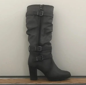 Gråa stövlar  - Sparsam användning 