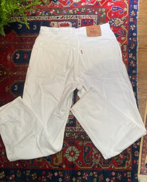 Vita Levis jeans - Vintage levis jeans, vita. Strl isch 32/32. I bra skick!!