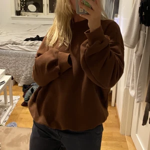 Junkyard hoddie  - Brun tröja från junkyard, overzized 