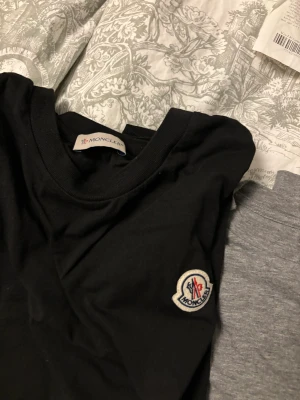 Moncler t shirts. Strlk S - Storlek s