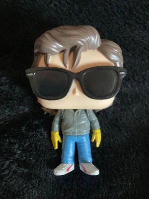 Steve S2 popfigure - Säljer en Steve Harrington säsong 2 pop figure 😚 Säljer den eftersom jag inte längre är intresserad ❤️ Figuren är i bra skick men lådan är tyvärr trasig!