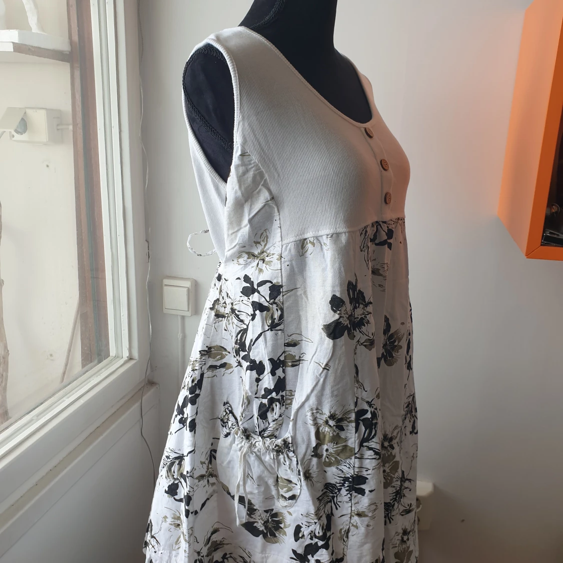 Oanvänd sommarklänning - 90