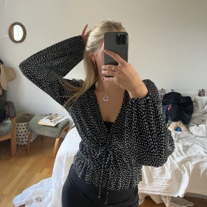 Prickig blus - En jätte fin blus från zara. Nyskick